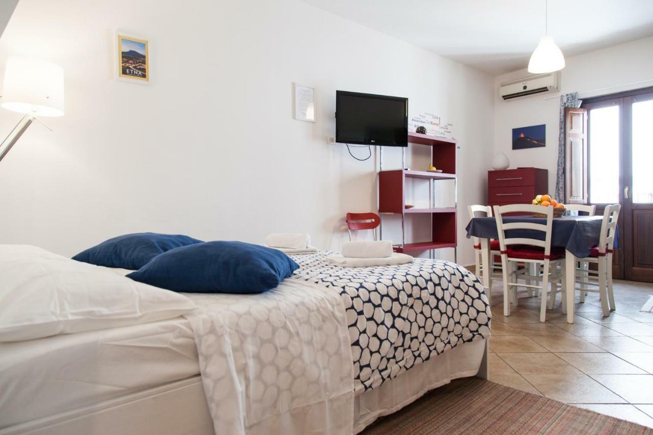 Monolocale Il Tindaro Apartment Catania Bagian luar foto