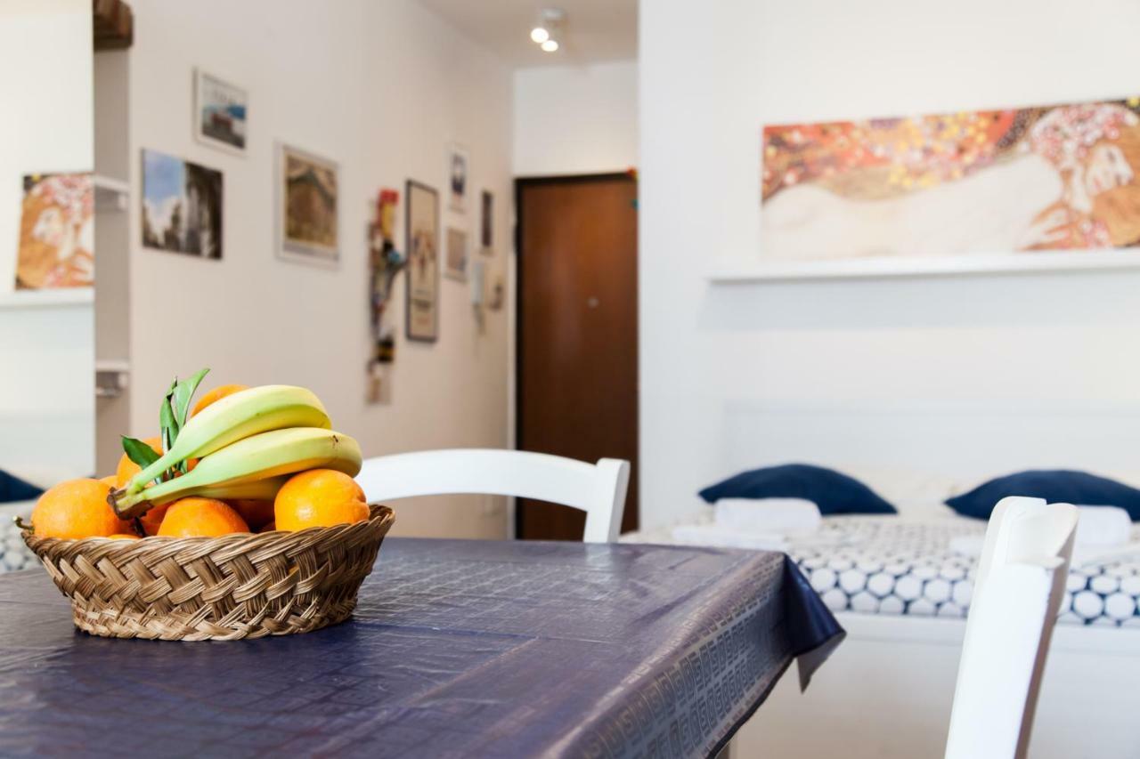 Monolocale Il Tindaro Apartment Catania Bagian luar foto